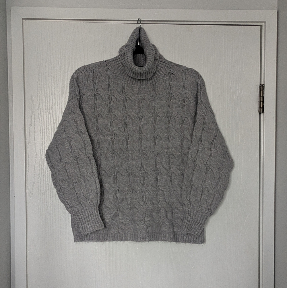 Lulu's Women's Gray Cable Knit Turtleneck Sweater